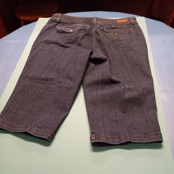 Liz Claiborne Slim Power Crop Jeans - Picture 7 of 8